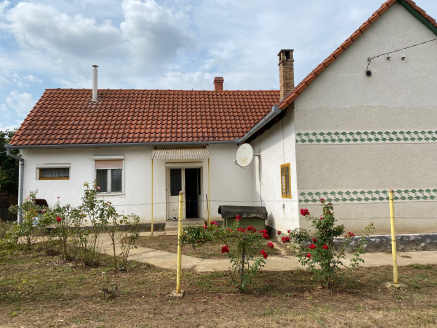 Magyarbóly eladó ház 240nm épületek